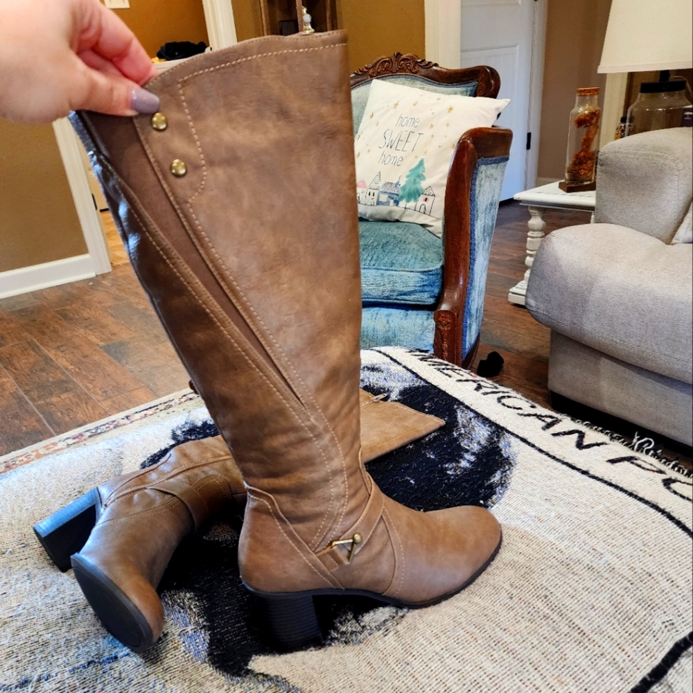 Women's boot 👢 mid size calf